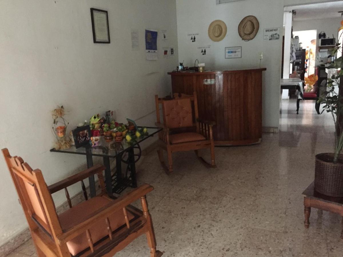 Hostal Kin-Beh Pansiyon Valladolid  Dış mekan fotoğraf